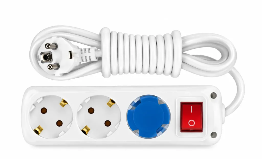 [9270203] White 3 Gang Unearthed Extension Socket with Switch and 3 m Cord