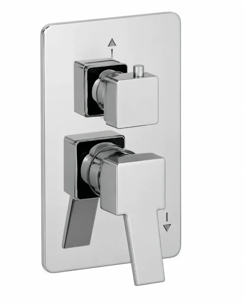 Groupe de salle de bain encastré Tulio aspect chrome avec commandes carrées doubles