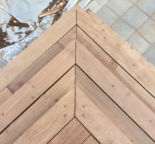 Panneau de terrasse d'angle aspect bois brun clair (Anthracite)